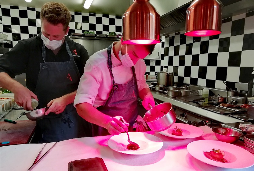 Le chef Dorian Van Bronkhorst et son second