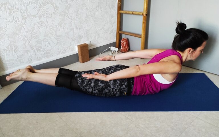 La sauterelle/Salabhasana