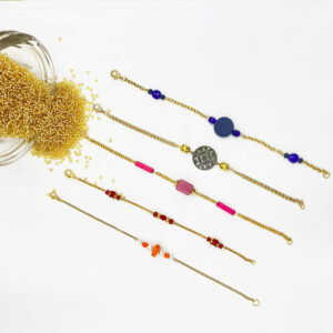 Bracelets fins en chaîne dorée et perles - 10€ unité