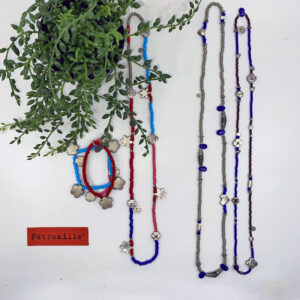 Bracelets et sautoirs en perles : entre 15€ et 20€