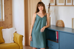 BlanchePorte Nuisette courte en satin uni 7,99€