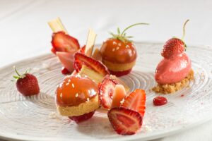 Fraises rhubarbe Restaurant Anne & Matthieu Omont Hotel de France Montmarault