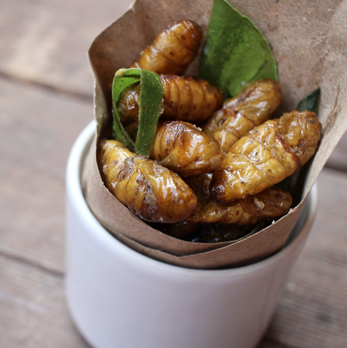 Rosé, cacahuètes et… insectes !