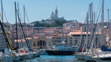 Marseille_Vieux_Port_Bonne_Mère