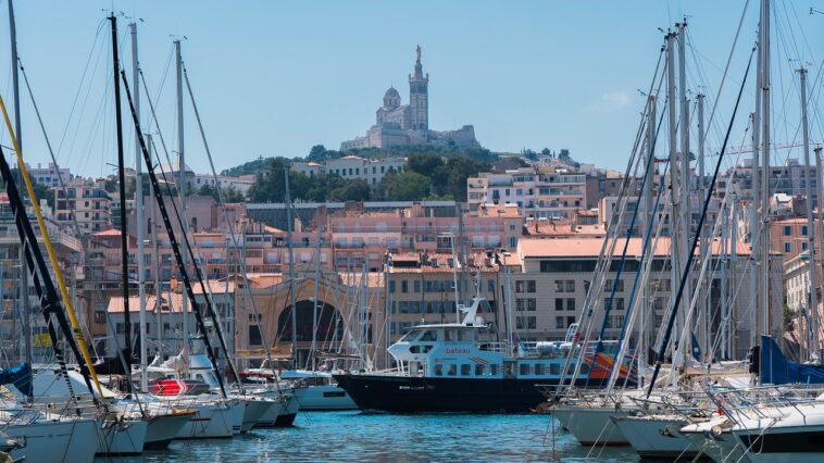 Marseille_Vieux_Port_Bonne_Mère