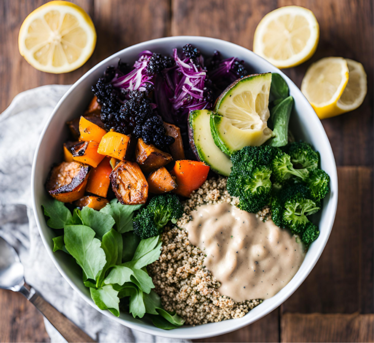 Bowl de quinoa aux légumes rôtis et sauce tahini citronnée