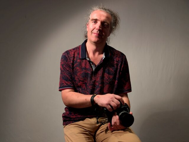 Christophe Rablat, le photographe qui sublime les femmes et s’engage pour Octobre Rose au Puy-en-Velay