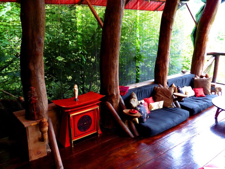 Le Nid du Dragon rouge banquette-min