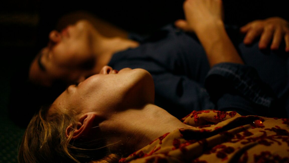 Beige Flag Couples : et si le problème du couple n’était plus la toxicité… mais la tiédeur ?