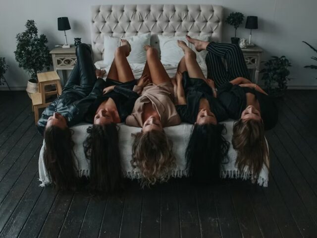 Top 8 des séries à binge-watcher de toute urgence entre copines