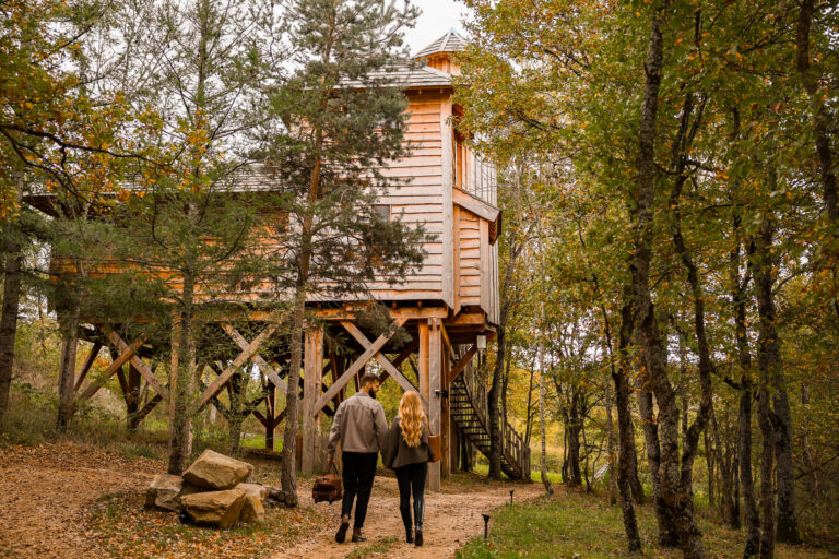©Cabanes Châteaux Le Peydébé Auvergne