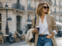 Femme élégante en blazer et jean style femme 2026 allure parisienne