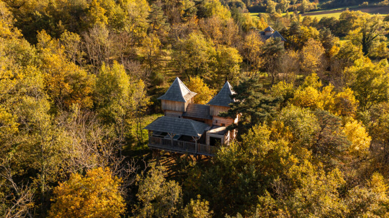 ©Cabanes Châteaux Le Peydébé Auvergne
