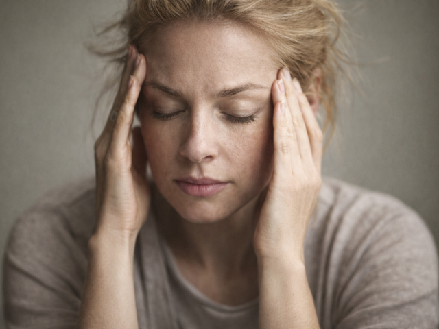 La peau ne ment pas : quand la fatigue et la charge mentale s’impriment sur le visage