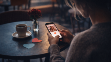 ego scrolling applications de rencontre estime de soi