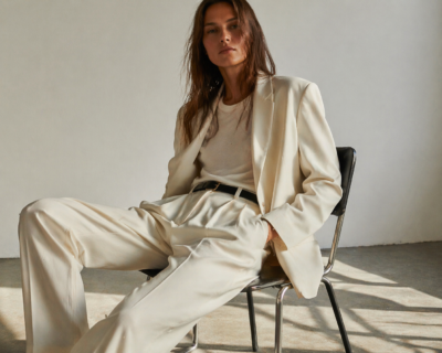 silhouette-minimaliste-femme-blazer-pantalon-fluide.