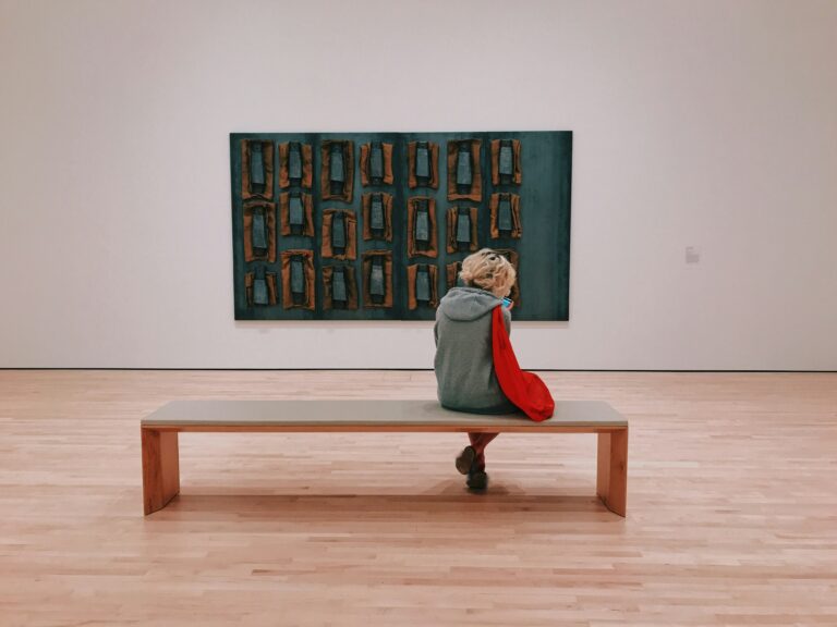 Emerveillement devant tableau