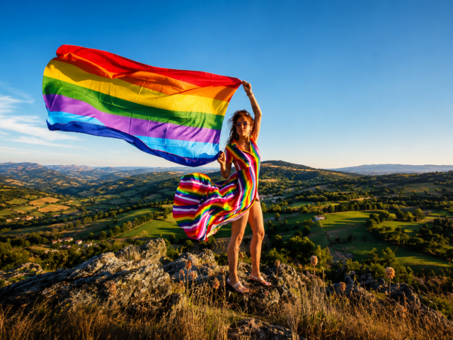 Mois des Fiertés 2026 : et si la Pride était plus nécessaire que jamais ?