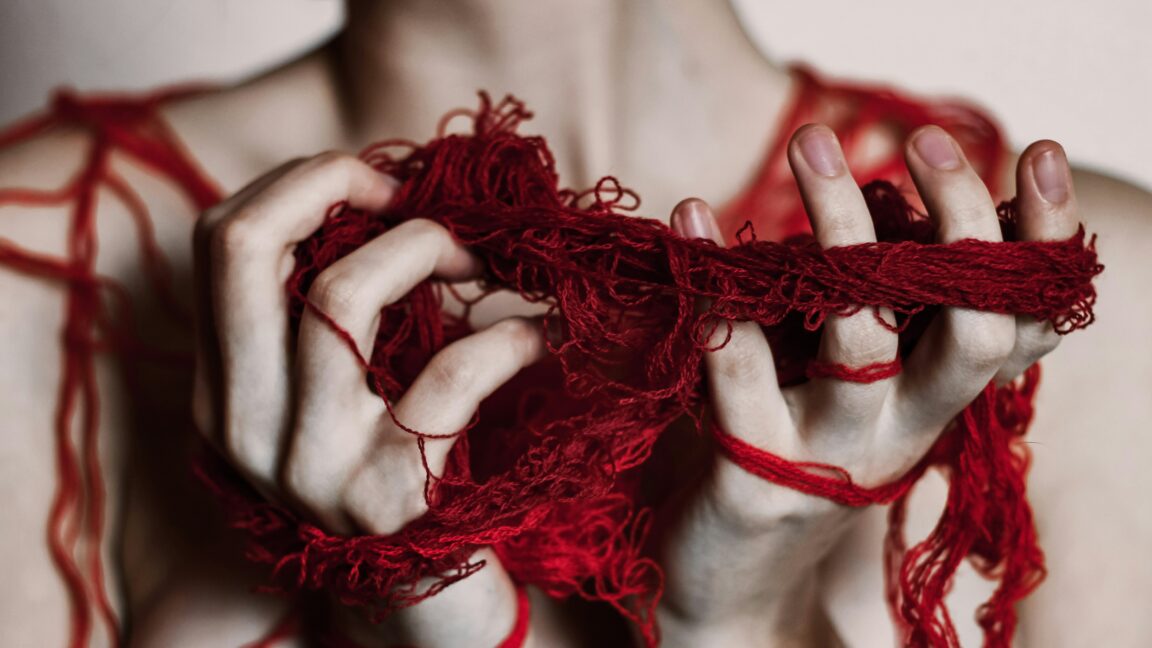 Règles abondantes corde rouge