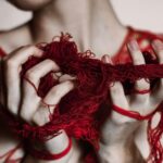 Règles abondantes corde rouge