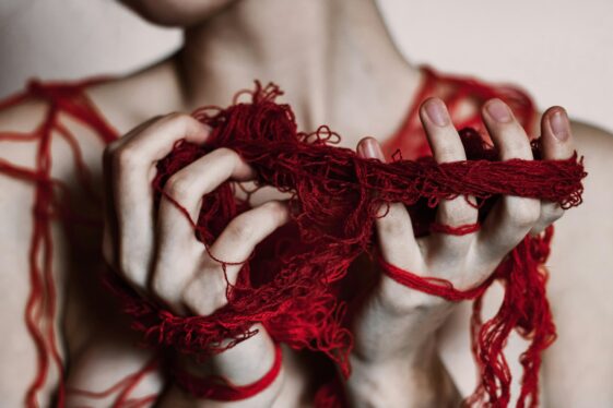 Règles abondantes corde rouge