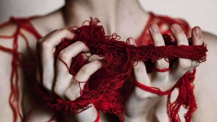 Règles abondantes corde rouge