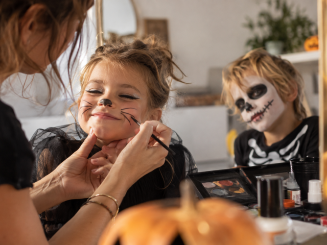 Maquillage pour enfants : ce qu’on leur met vraiment sur la peau