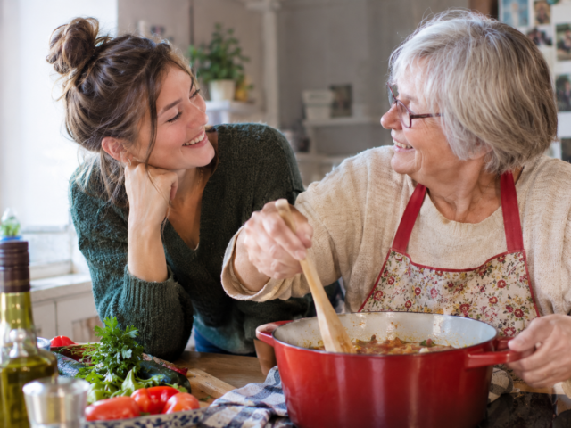 Grandfluencing : quand les seniors et la Gen Z braquent internet