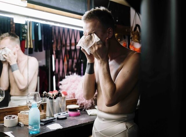 Il se travestit en secret : peut-on (et doit-on) vraiment tout savoir de l’homme qu’on aime ?